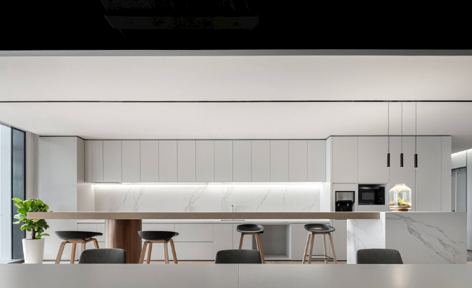 辦公室新裝修設計：如何選購平滑型紋理壁紙，打造高端商務空間