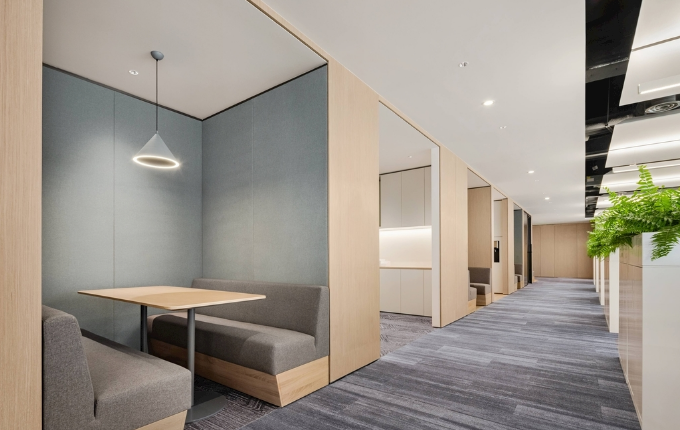 辦公室裝修設(shè)計(jì)：淺黃色地坪漆，打造溫馨高效工作空間