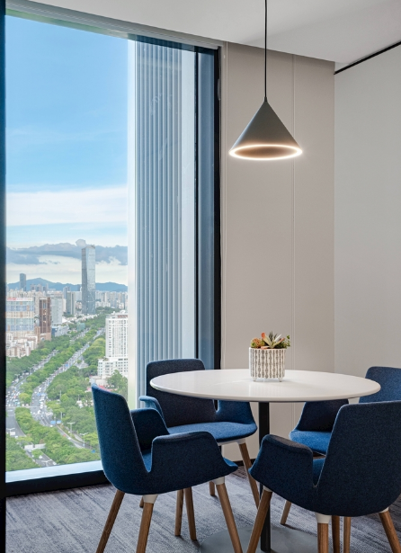 打破常規(guī)，橙色地坪漆引領(lǐng)辦公室裝修設(shè)計新風(fēng)尚